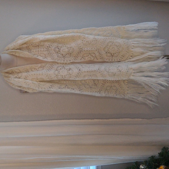 Vintage winter scarf ivory lace crochet wrap shawl scalloped fringed hem - Picture 5 of 8